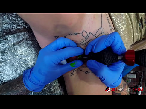 ❤️ Fìor tattooed hottie Sully Savage fhuair tattoo air a clitoris ❌ Porn anal aig porn gd.high-pass.ru
